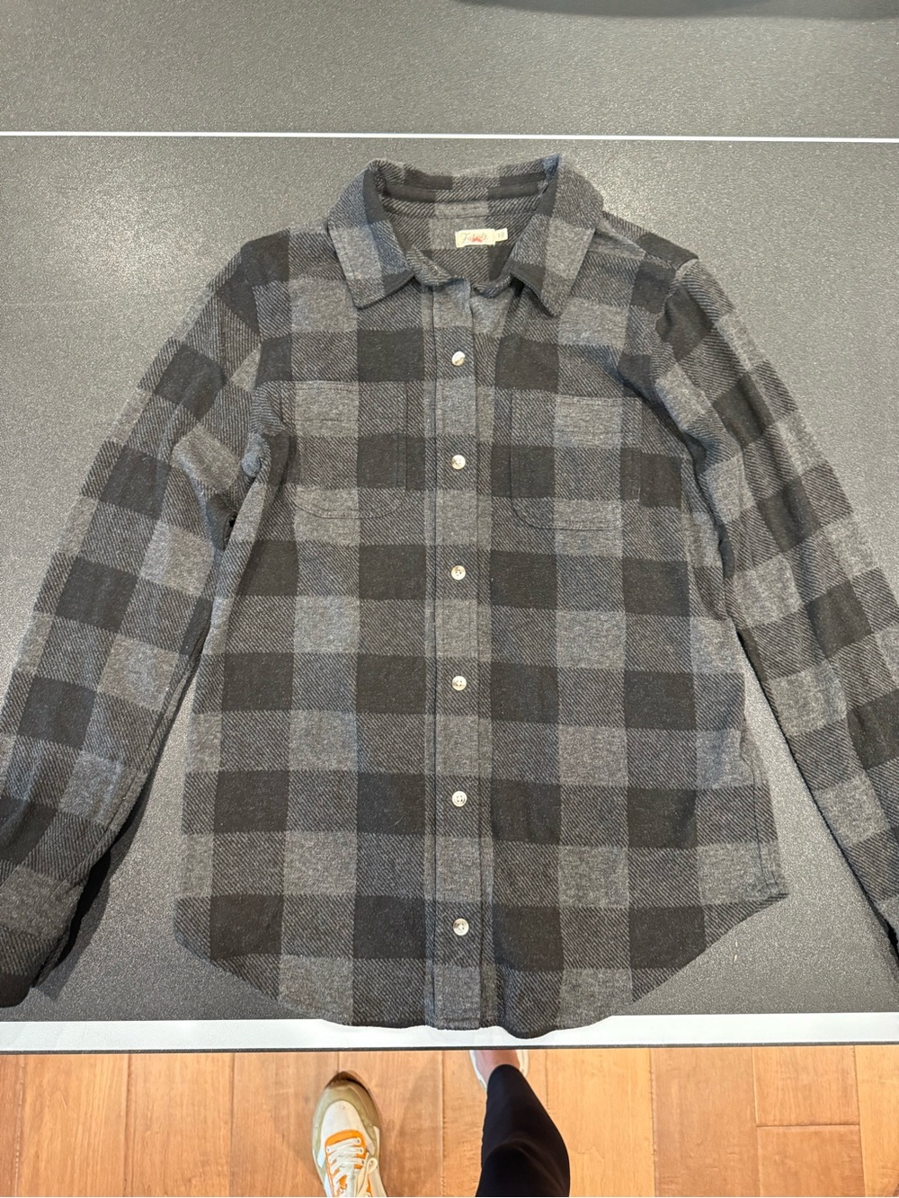 Faherty Women's Gray & Black Plaid Button-Down Shirt